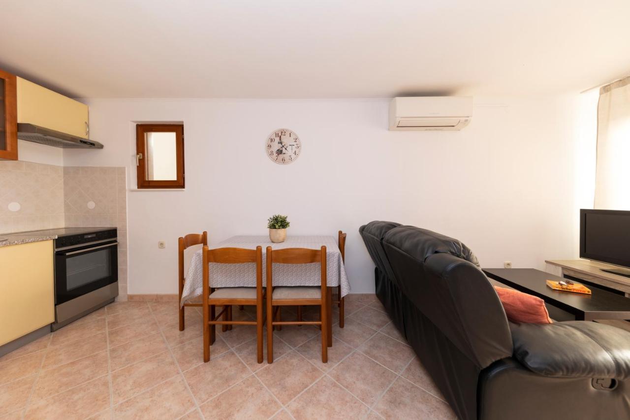 Ryanair's Seaside Choice Apartament
